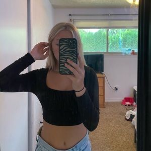 black cropped top long sleeve